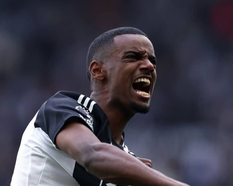 免税周薪60万英镑！曝25岁英超锋霸或加盟沙特，利物浦无缘伊萨克